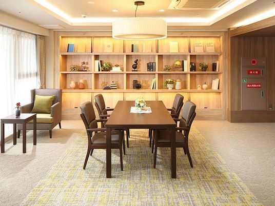 ゆったりとしたダイニングルーム