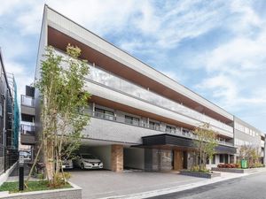 モダンな建物のエントランス