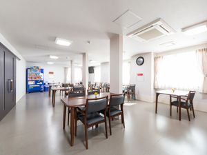 明るい空間の食堂