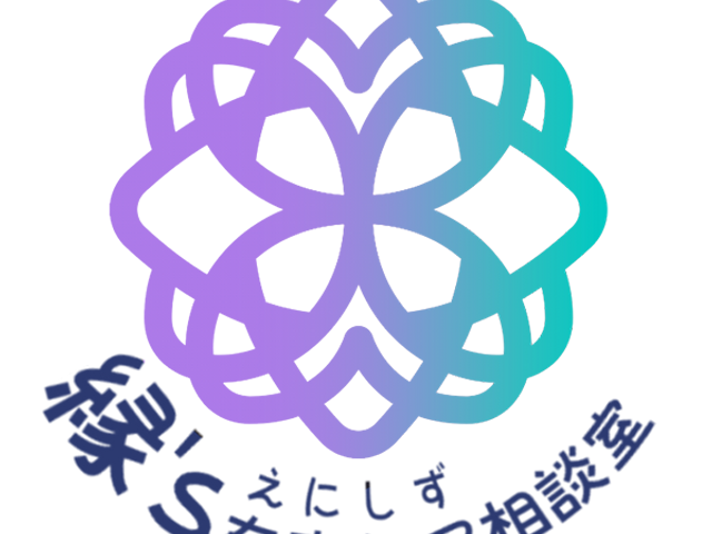 自然光ラウンジ ラウンジ 広々としたラウンジは、リラックスできる明るい空間です。自然光が優しく室内を照らします。