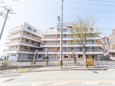 都市の日当たり良好な建物
