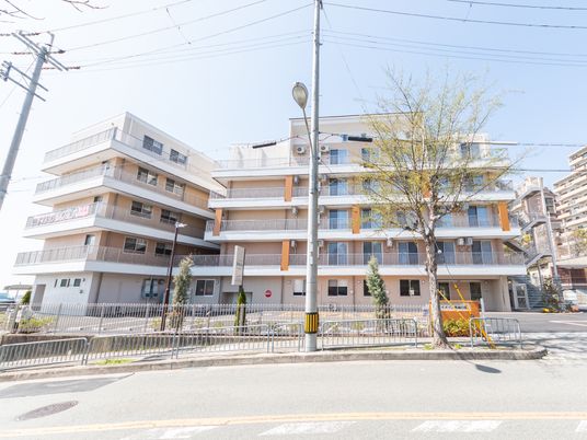 都市の日当たり良好な建物
