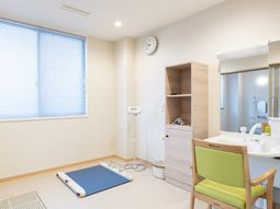 明るい居室の様子