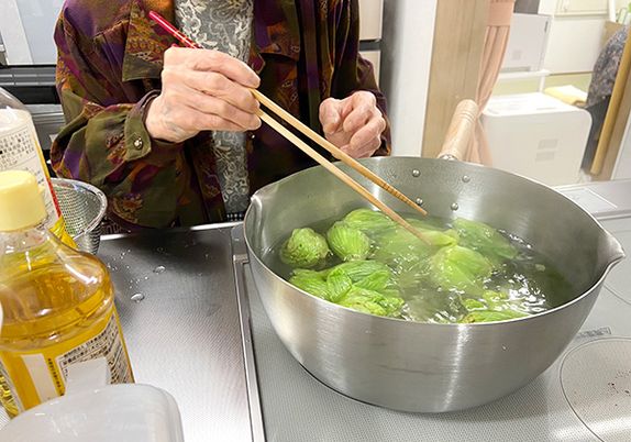 調理を楽しむ様子