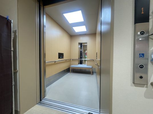 快適な空間のエレベーター