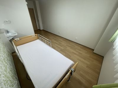 明るい個室の居室