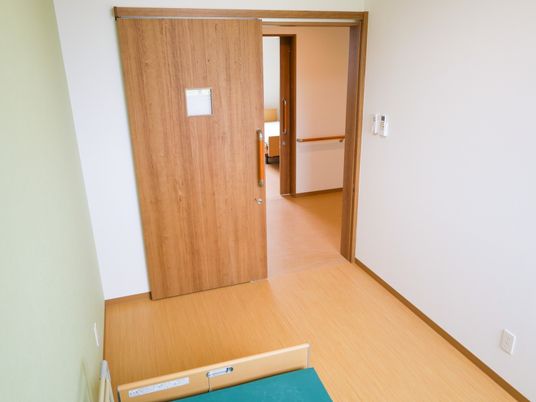 清潔な居室の扉開口部