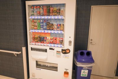 自動販売機とゴミ箱