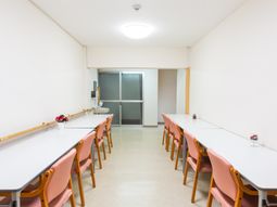 清潔なダイニングルーム