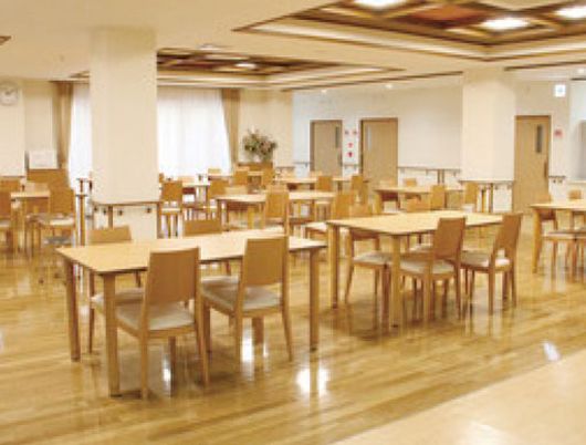 木製家具の食堂