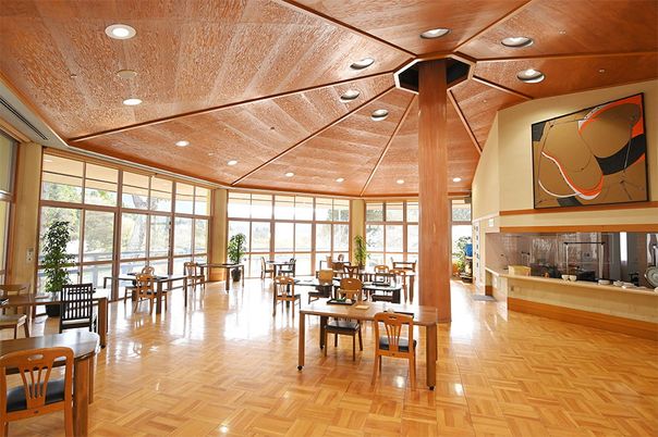 開放的なダイニングルーム