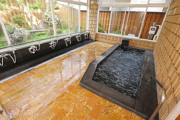 自然光が入る浴室