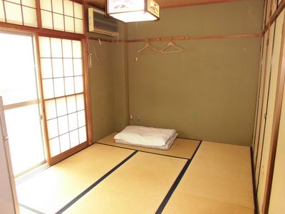 静かな和室の居室