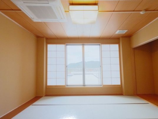 自然光あふれる和室