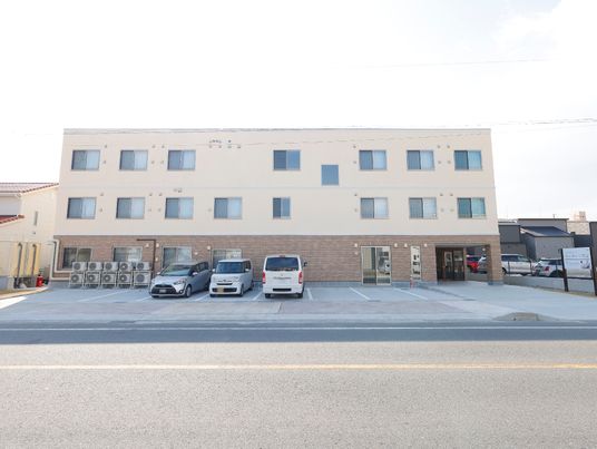 清潔感あるビルの外観