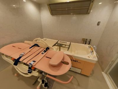 バリアフリー設計の浴室