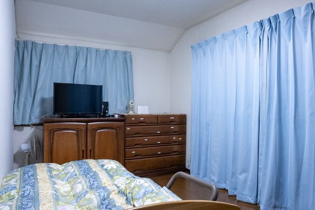 静かな個室の居室 居室 個人のプライバシーを大切にした居室です。快適な環境で自分の時間をゆったりと過ごせる空間となっております。