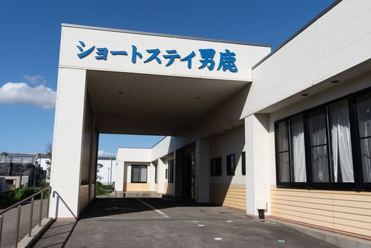 フロントエントランス