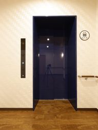 モダンな壁掛け棚