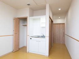 明るい廊下とキッチン