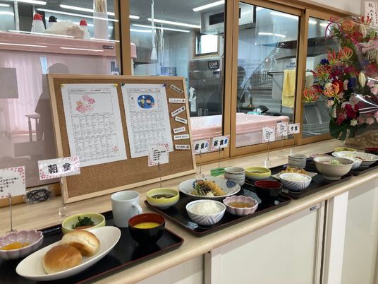 食事準備の様子施設ダイニング