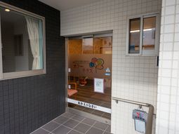 温かみのあるエントランス