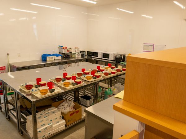 食事準備完了のダイニング