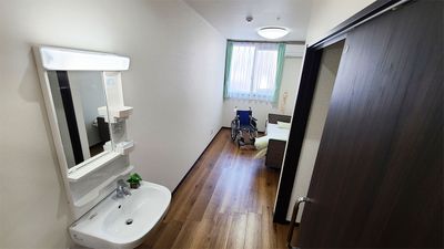 車椅子対応の明るい居室