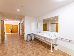 明るく清潔な洗面所