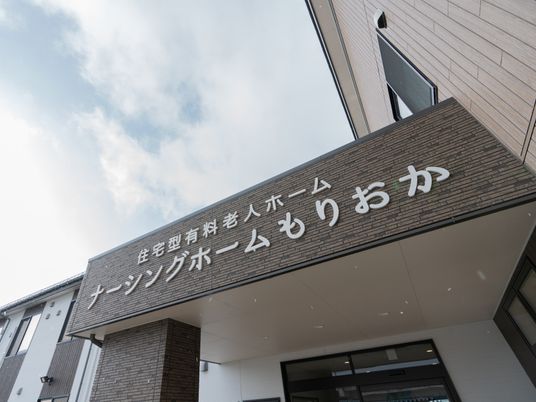 施設のエントランス  
