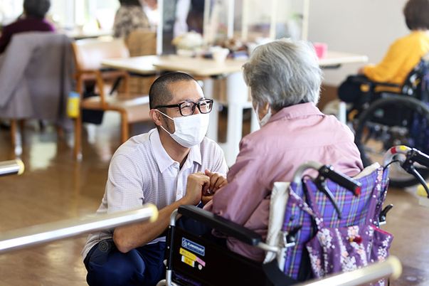 温かい交流が見られるダイニングルーム