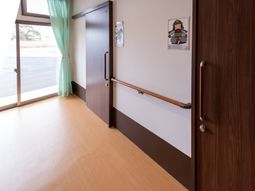 廊下の明るい空間