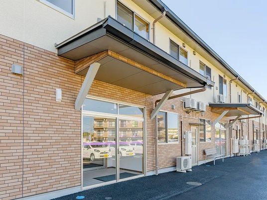 建物正面の外観  