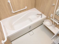 清潔感あふれる浴室