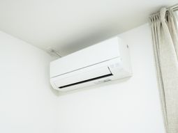 壁に設置されたエアコン