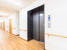 清潔感のある廊下エレベーター
