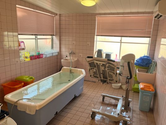 充実設備の介護用浴室