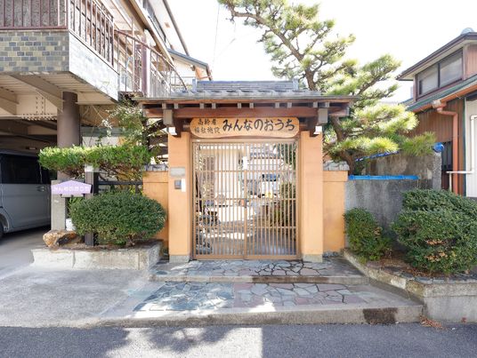温かみのあるエントランス