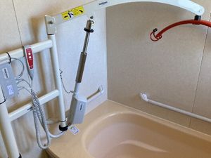 手すり付き浴槽