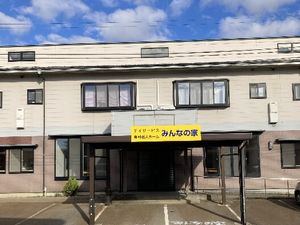 外観の建物正面入口