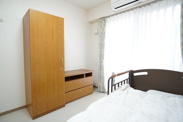 明るい居室の一部