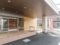 エントランスと看板