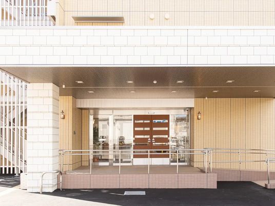 施設の正面玄関  