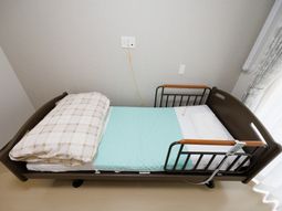 整ったシングルベッドの部屋