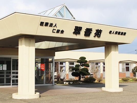 施設の正面玄関  