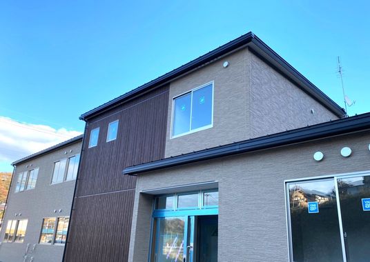 スタッフ募集の建物外観