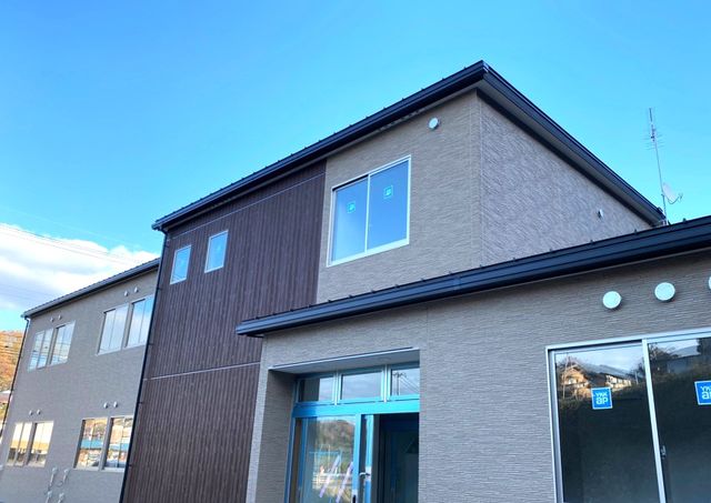 スタッフ募集の建物外観