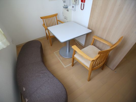 居室の机と椅子