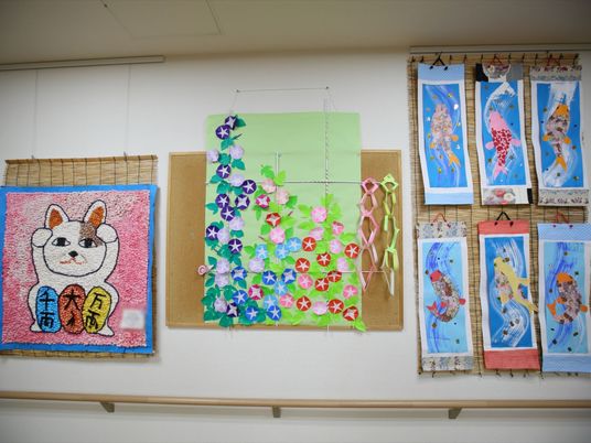 壁に飾られた手作りアート