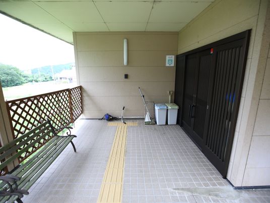 エレベーター付近の通路